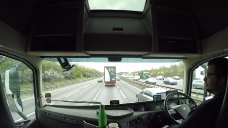 LKW-Fahrerhausansicht-Der-M6-Kreuzung-4a-Für-Die-M42