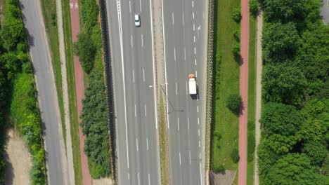 Starker-Verkehr-Auf-Der-Autobahn,-Schnelle-Autos-Auf-Der-Autobahn,-Abstrakter-Geschwindigkeitstransporthintergrund