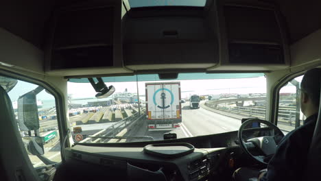 HGV-Driver-queuing-on-the-A2-jubilee-Way,-Dover-to-enter-the-Port-of-Dover,-UK