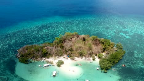Breite-Luftaufnahme-Cyc-Island,-Coron-Town,-Philippinen