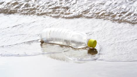 Plastikflasche-Im-Ozean
