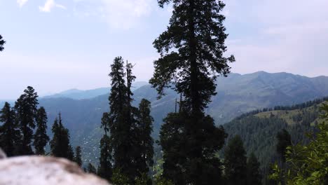 Auf-Dem-Gipfel-Des-Berges-In-Kaschmir