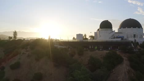 Schöne-Luftaufnahme-Des-Griffith-Observatoriums-Bei-Sonnenaufgang