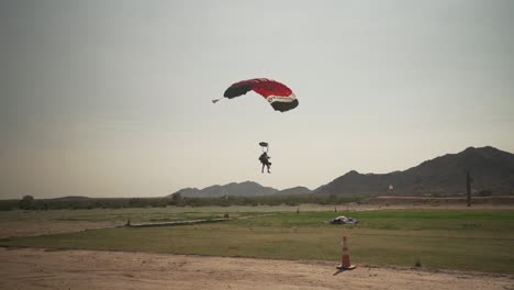 slow-motion-skydiver-coming-in-for-a-landing_03.mp4