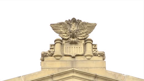 eagle-carving-on-the-outside-of-an-historic-theater