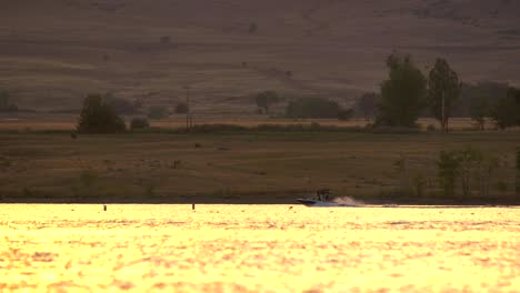 Water-sports-activities-in-Boulder-Reservoir-during-sunset