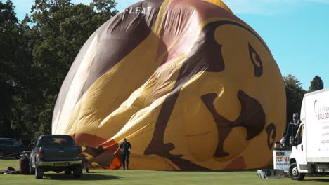 Team-of-hot-air-balloon-engineers-erect-inflate-their-balloons-for-a-tethered-display-at-a-Hot-Air-Balloon-festival