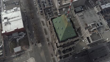 Luftaufnahme-Des-Historischen-Fischergebäudes-Und-Der-Umliegenden-Landschaft-In-Detroit