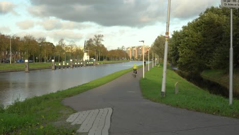 Cyclist-commuting-to-work-on-Dutch-cycling-route,-still-shot