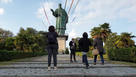 Tourists-photograph-San-Carlo-colossus-in-Arona,-Italy