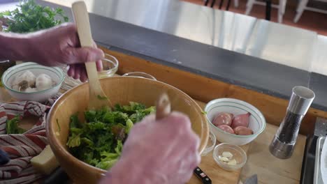 Mixing-the-salad-with-wooden-utensils