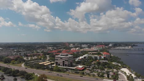 Aerial-of-sunny-downtown-Bradenton,-Florida-and-the-Manatee-River,-the-gateway-to-the-Gulf-of-Mexico