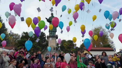 Slow-motion-of-children-and-balloons-at-huge-San-Carlo-in-Arona,-Italy