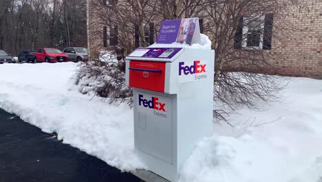 Blick-Auf-Eine-Abgabebox-Von-Fedex-Express-In-Den-Vereinigten-Staaten
