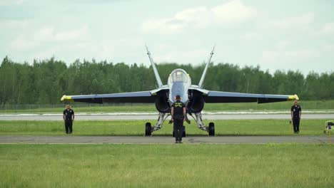 Before-flight,-Blue-Angels-crew-perform-rigorous-aircraft-checks