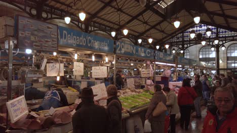 Fresh-fish-stands-at-Marcado-de-Abastos-Market-in-Jerez,-Spain,-SLOW-MOTION