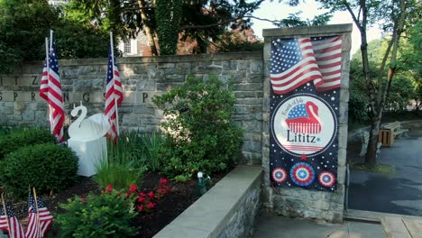 Lititz-Springs-Park-Geschmückt-Für-Die-ältesten-Feierlichkeiten-Am-Vierten-Juli-In-Den-Usa