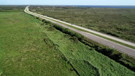 Traffic-moves-along-State-Route-520-in-Cocoa,-Florida