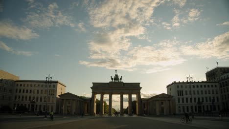 Time-Lapse-of-Brandenburg-Gate-with-Moving-Clouds-during-Sunset