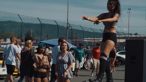 Pretty-Woman-Performing-a-Dance-for-Spectators-at-Drift-Con