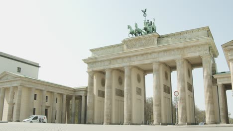 Puerta-De-Brandenburgo-Vacía,-Un-Símbolo-Famoso-Del-Berlín-Histórico