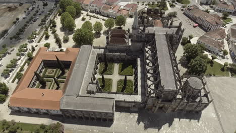 Mittelalterliches-Kloster-Batalha,-Kloster-Batalha,-Ein-UNESCO-Weltkulturerbe-In-Batalha,-Portugal-Tagsüber
