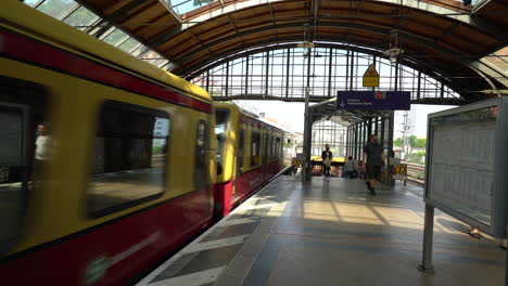 Berlin-U-Bahn-Railway-Train-Pulling-into-Station-With-People-in-Masks-During-COVID-19-Pandemic-in-Berlin,-Germany