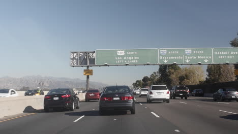 Fahren-Auf-Dem-Los-Angeles-Freeway,-Autobahnkreuz-101---405
