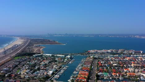 Blick-Aus-Der-Luft-Auf-Den-Yachtclub-Coronado-Cays-Und-Den-Hafen-In-Der-Bucht-Von-San-Diego