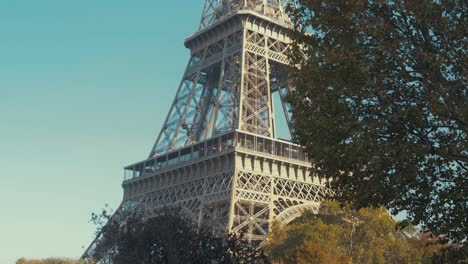 Paris-Eiffel-Tower-with-Autumn-leaves-in-foreground