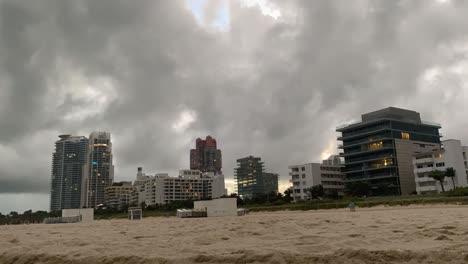 Lapso-De-Tiempo-En-Miami-Beach-Tarde-Nublada