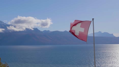 Schweizer-Flagge-An-Einem-Sehr-Windigen-Tag