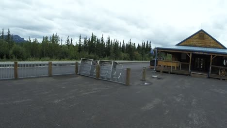 Bahnhof-Im-Denali-Nationalpark-In-Alaska