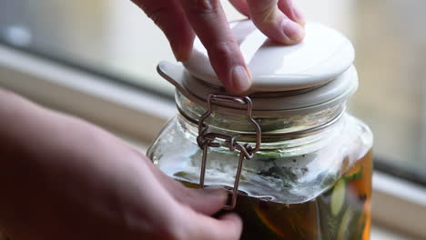 Closing-a-jar-of-fresh-pickles