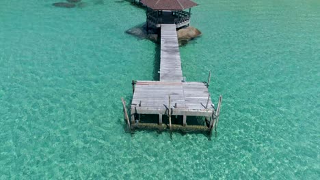 revealing-aerial-of-gazebo-on-a-dock-out-in-the-ocean-on-a-tropical-island,-Koh-Kood,-Thailand