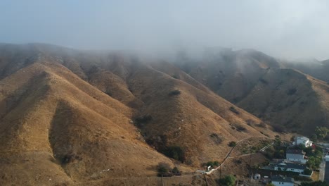 Drone-footage-of-foggy-mountains-over-Big-Tujunga-canyon-in-Los-Angeles,-California