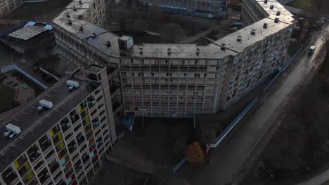 Drone-shot-above-the-city-of-Sheffield,-Panning-over-the-abandoned-flats-of-Park-Hill-and-more