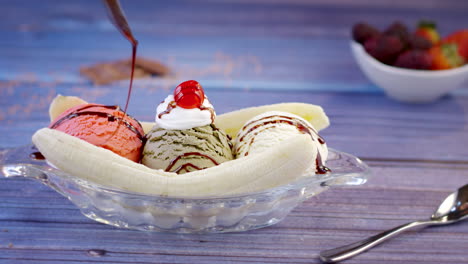 Vanilla-Ice-Cream-with-chocolate-fudge