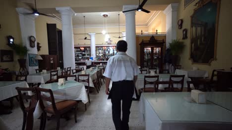 Steadicam-through-a-pretty,-old,-restaurant-in-downtown-Merida,-Mexico-next-to-the-Theater-Peon-Contreras