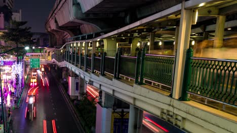 Zeitraffer-Von-Nachtleben-Und-Verkehr-In-Bangkok,-Thailand