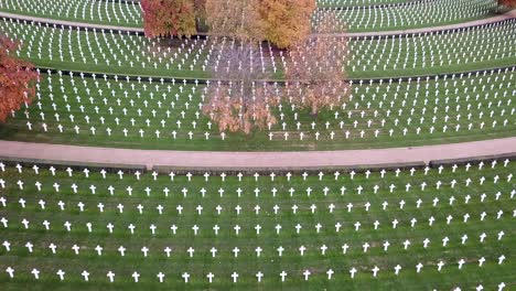 Luftaufnahme-Des-Amerikanischen-Friedhofs-Und-Der-Gedenkstätte-In-Cambridge,-Vereinigtes-Königreich