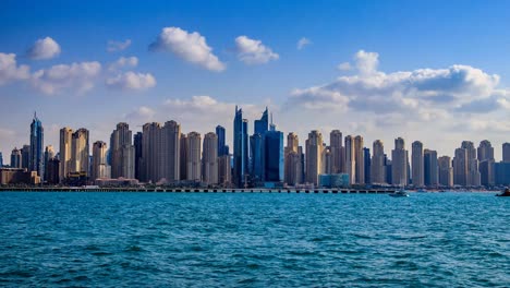 Dies-Ist-Ein-4k-zeitraffervideo-Der-Dubai-Marina-Und-Der-Jbr-skyline,-Aufgenommen-Von-Der-Palme-Jumeirah