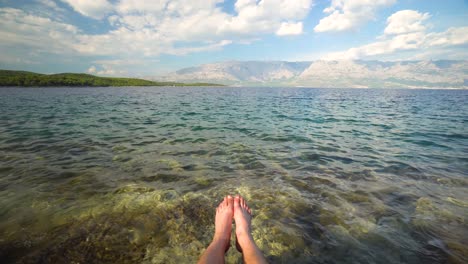 Entspannen-Am-Meer-Am-Strand-Der-Insel-Brac-Kroatien