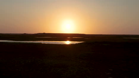 Angola,-Sonnenuntergang-über-Dem-Ozean,-Drohnenaufnahmen-4k