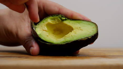 Cutting-open-an-avocado
