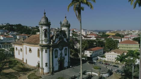 Aerial-video-of-a-historical-church-in-Minas-Gerais,-Brazil