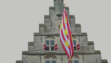 Gouda-City-Hall-Flag-during-weekly-traditional-cheese-market