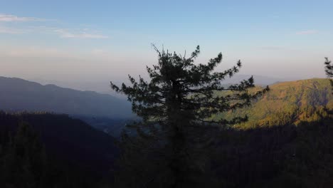 Amanecer-En-La-Montaña-Mirando-El-Valle-En-Cachemira