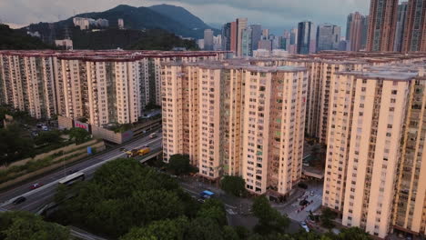 Luftaufnahme-Von-Hong-Kong-Hochhaus-wohngebäuden-Mei-Foo-Sun-Chuen-Und-Manhattan-Hill-Und-Geschäftsgebäuden-In-Lai-Chi-Kok-Während-Des-Sonnenuntergangs
