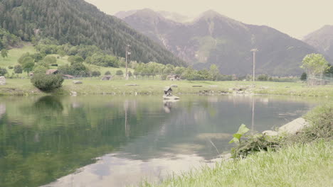 Lago-De-Montaña-En-Los-Alpes-Italianos-En-Verano-4k-Prores-422